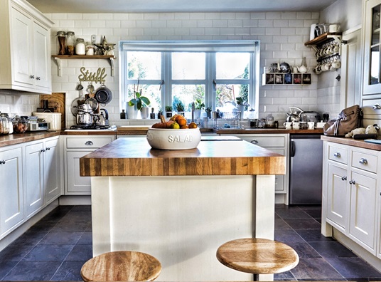 3 Essential Benefits of Double-Hung Windows